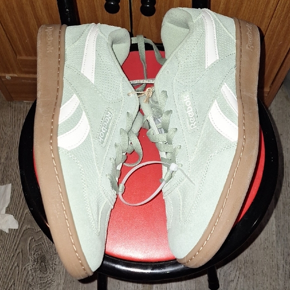 Reebok Green and White Women's Sneakers NWOT - Picture 3 of 6